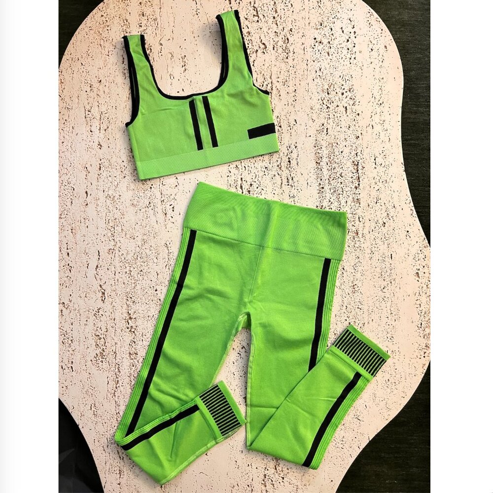 Fabletics x Maddie Ziegler Set TOP+LEGGINGS
